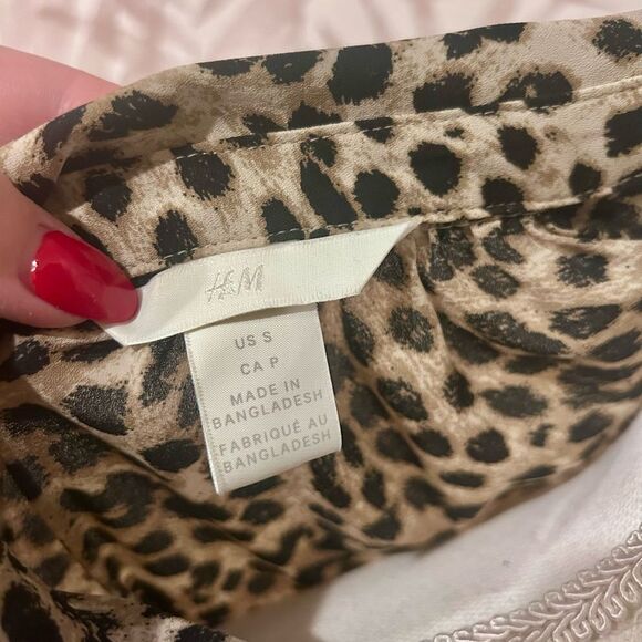 NWOT H&M Animal Print Button Down Shirt Size S - Picture 7 of 7